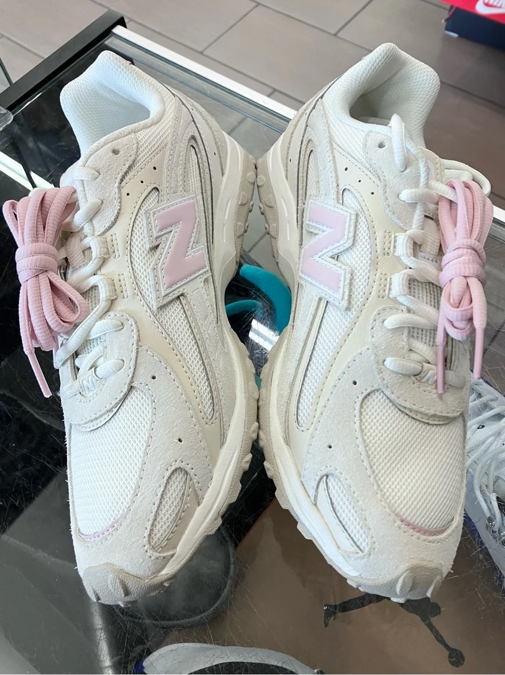 Women’s New Balance 204L Sea Salt Pink Size 9.5